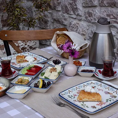 Opus 1910 Otel Ayvalı